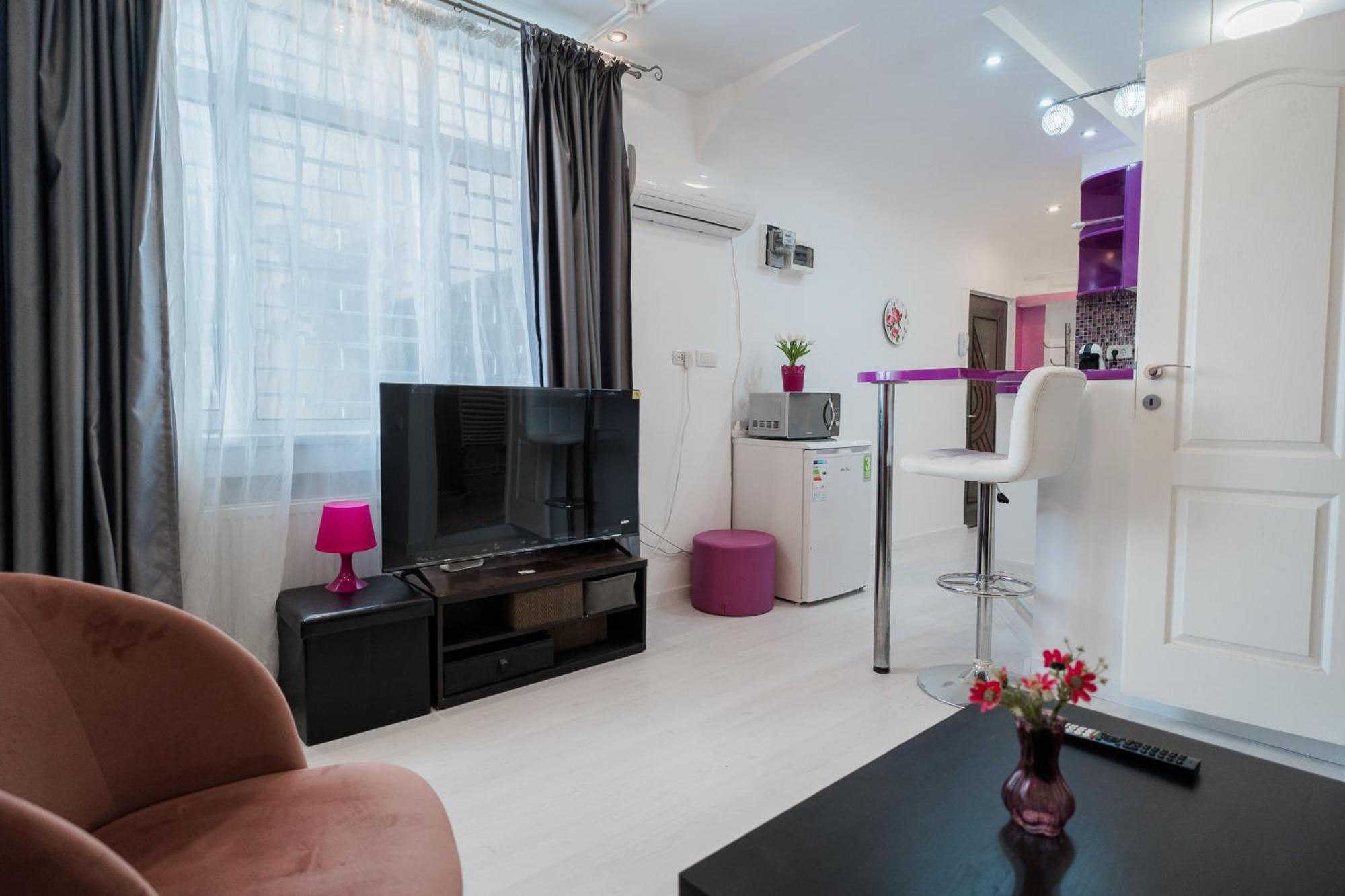 Ultra Central White & Lila Studio Bucarest Exterior foto